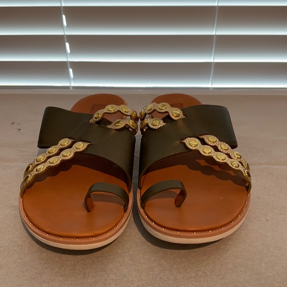 Fitflop sandals size 7 in excellent preowned condition